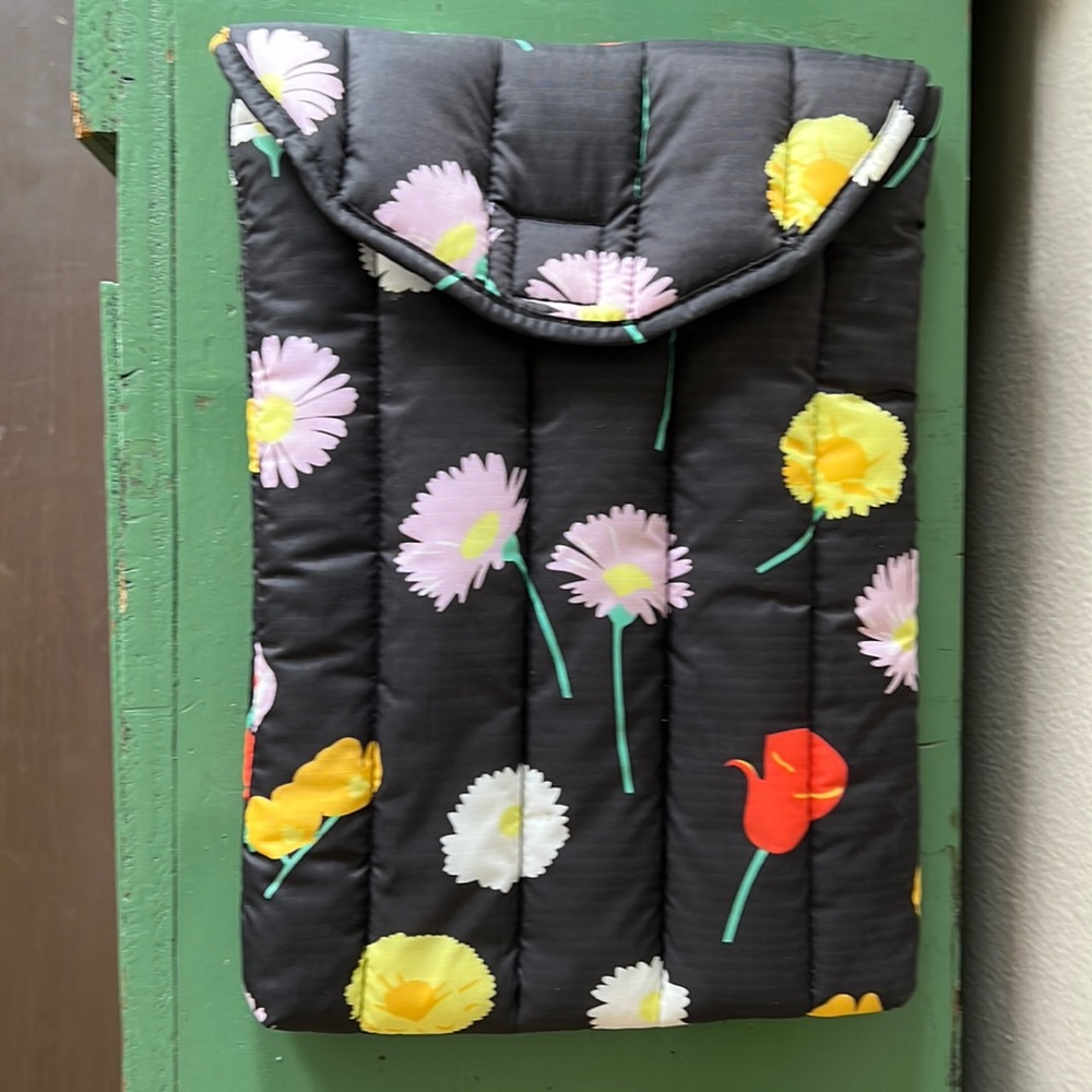Baggu Puffy Laptop Sleeve in Poppy print